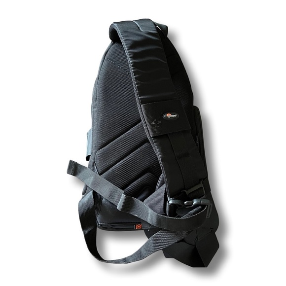 Lowepro professional camera bag w/ lens pen - Picture 2 of 3